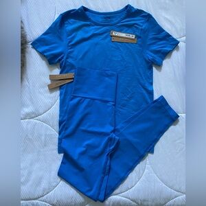 NWT SKIMS Soft Smoothing Seamless T-Shirt and Leggings Set - Azul